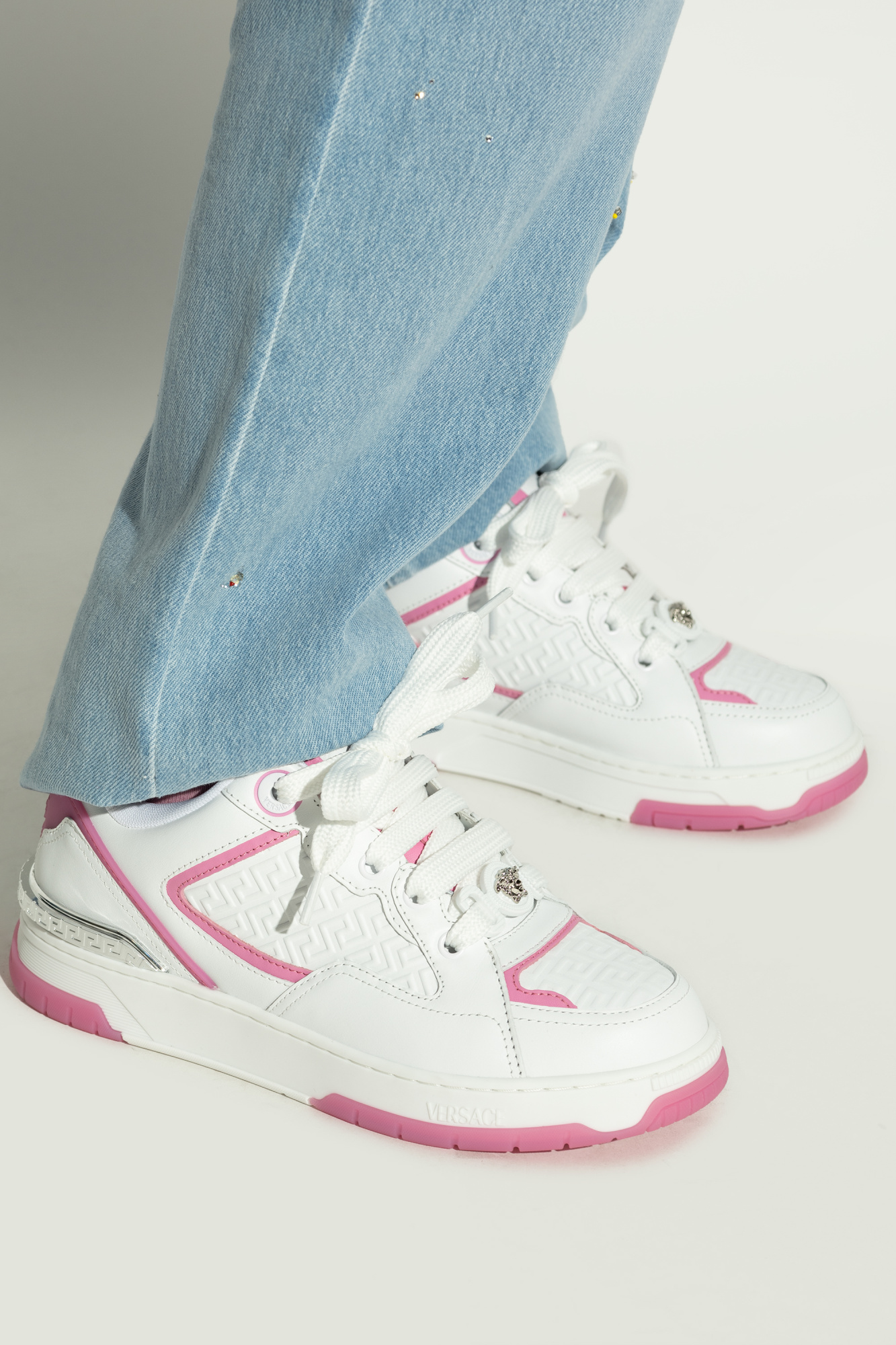スニーカー VERSACE Sneakers - Versace - Cotton - White/Pink Versace Women's Logo Candy Pink & White Leather Sneakers